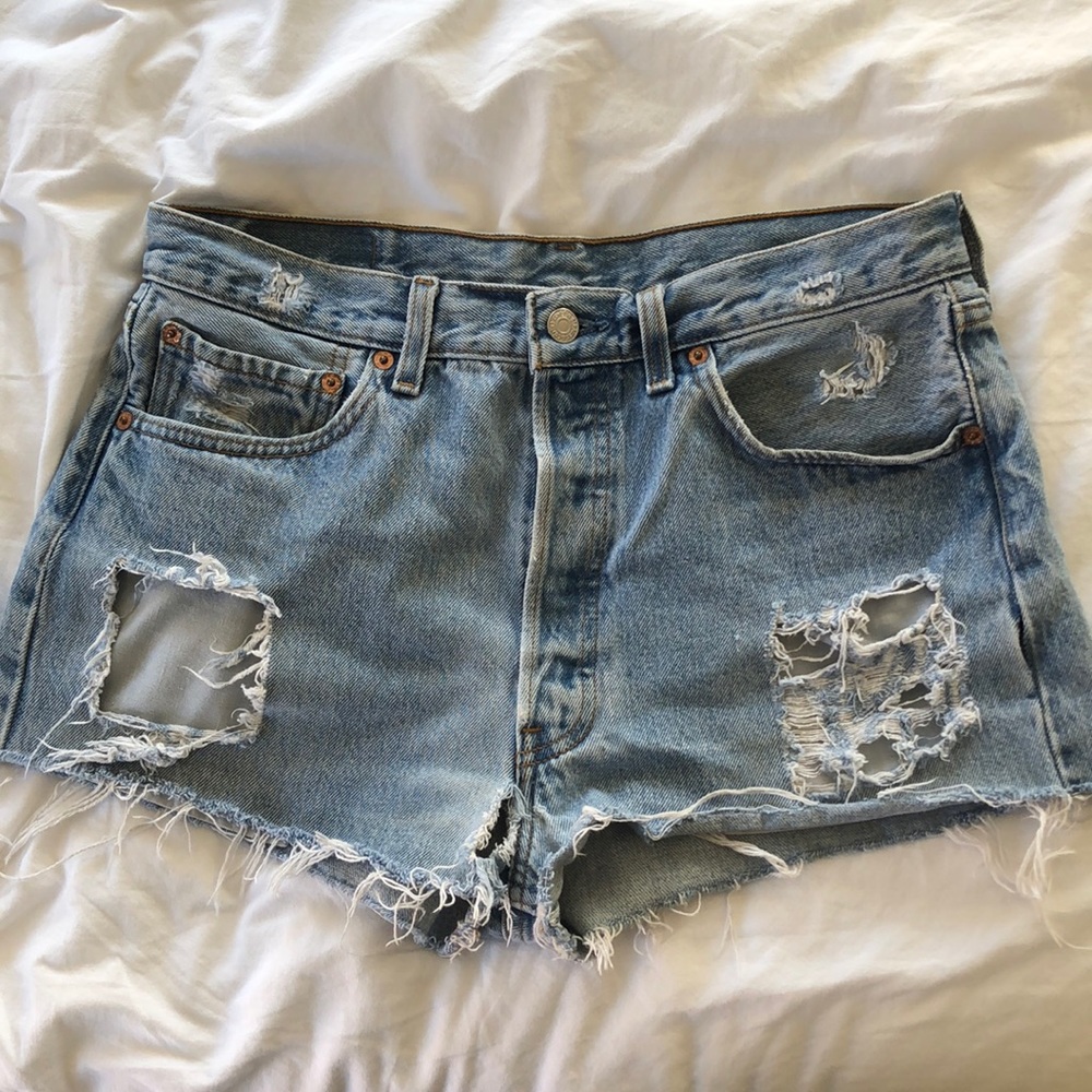 Vintage Levi’s Denim Shorts Light WashDistressed
